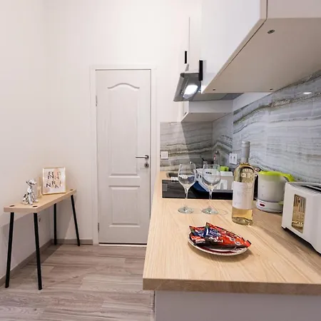 King Seventeen Homes * Budapest