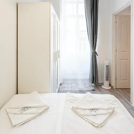 King Seventeen Homes Lägenhet Budapest