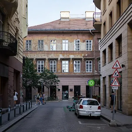 King Seventeen Homes アパート *