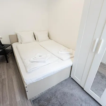 King Seventeen Homes Lägenhet