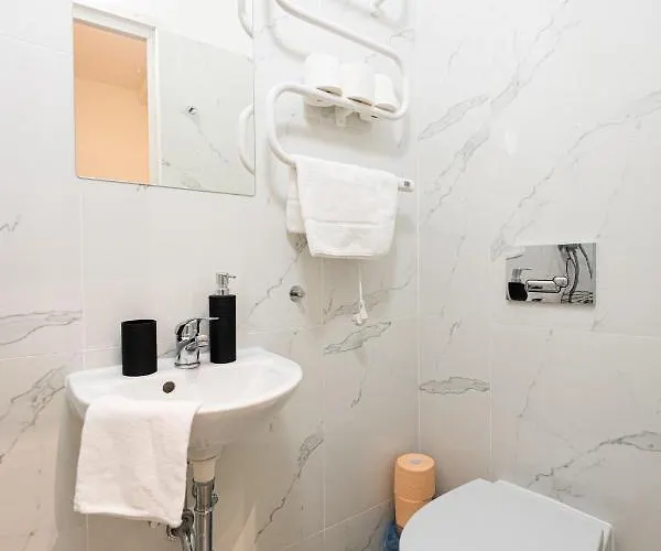 King Seventeen Homes * Budapest