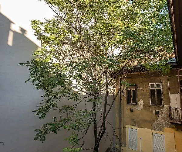 King Seventeen Homes Budapest