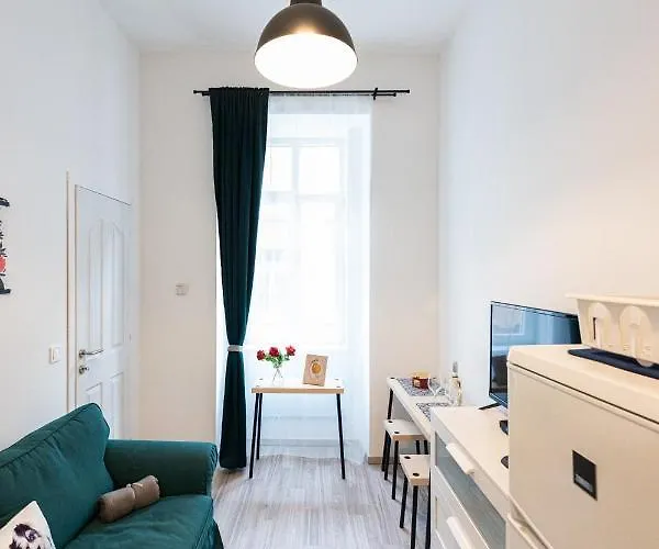 King Seventeen Homes * Budapest